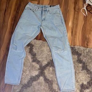 Light washed ripped boyfriend jean